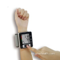 Digitální testování krevního testování monitoru krevního tlaku na zápěstí